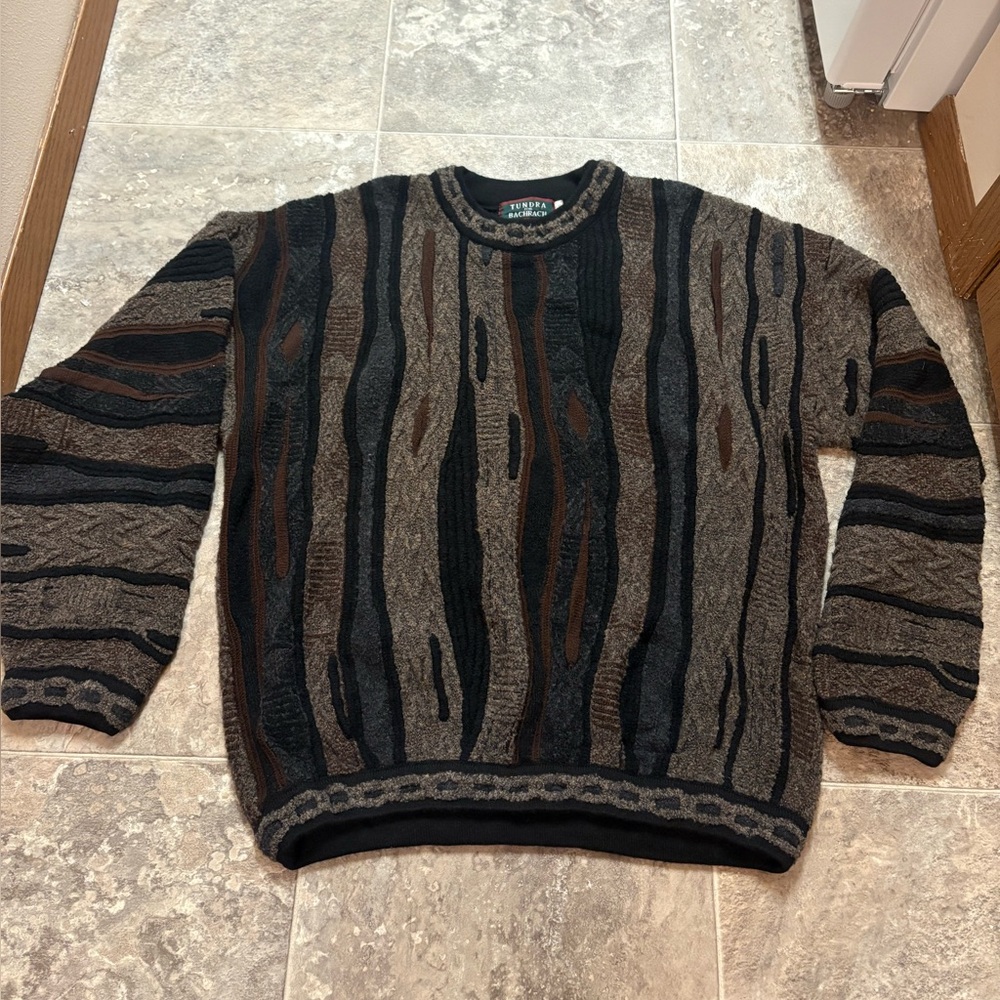 Tundra for Bachrach sweater size Large